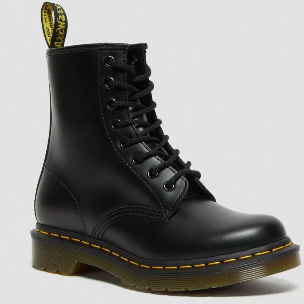 🚨SOLD🚨Doc Marten 1460 Classic Style Black Size 8 Women’s Boots Shoes